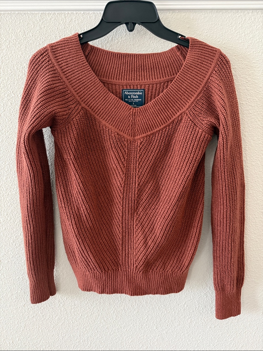 Abercrombie & Fitch Women's Rust V-Neck Ribbed Sweater